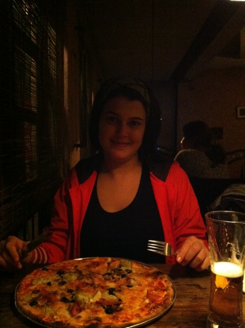 Pizza ve mutlu Zeynep